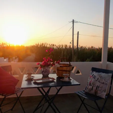 Nyfes Traditional Boutique Vagelio 스키로스